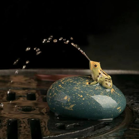 Water Spouting Frog Tea Pet