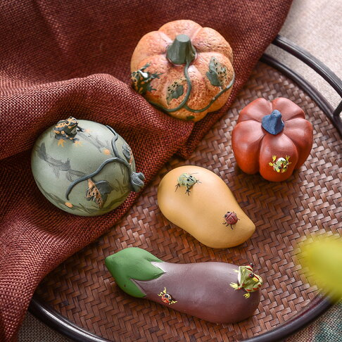 Water Spouting Frog Tea Pet