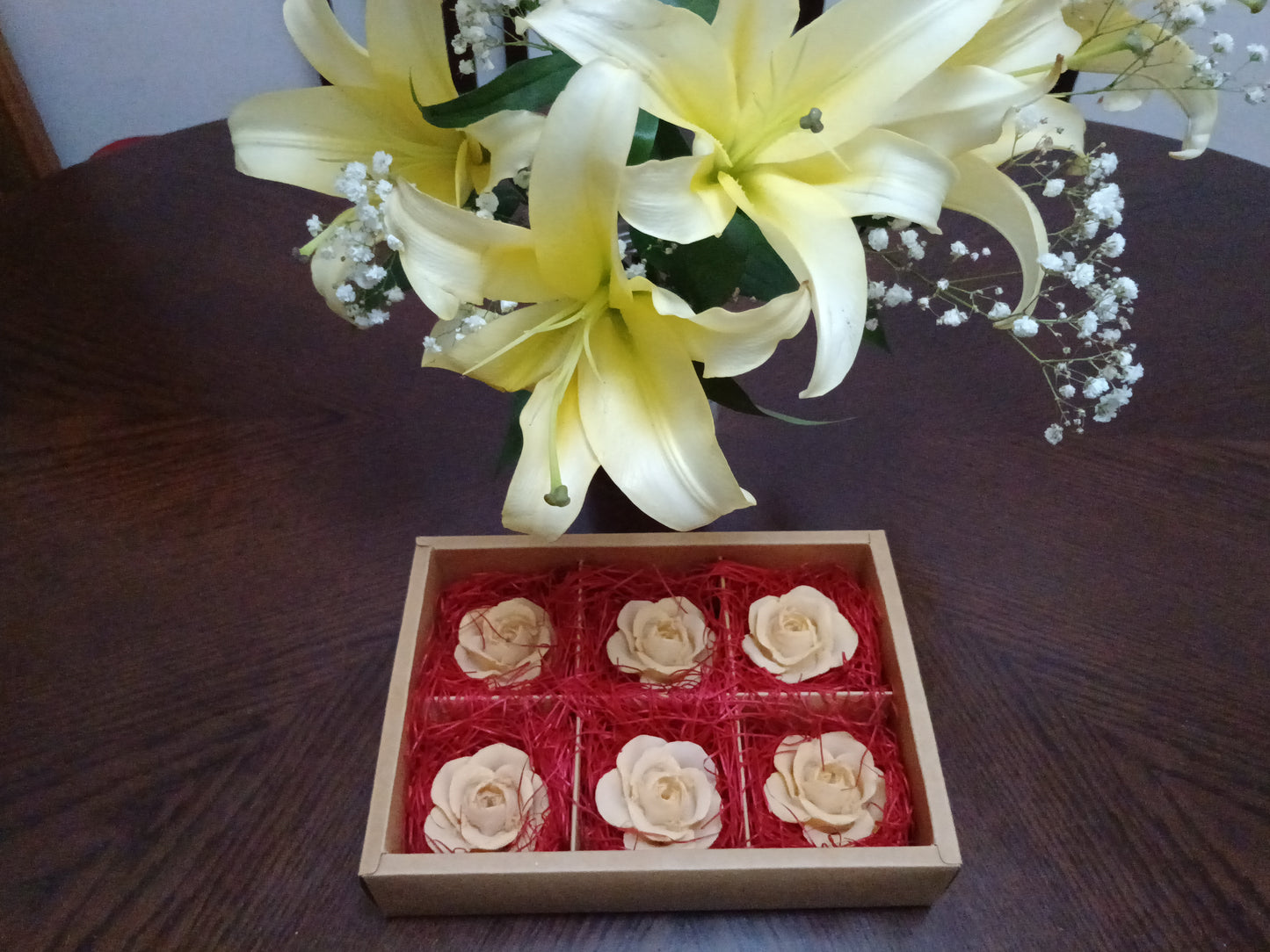 Candlelit Dinner Gold Roses